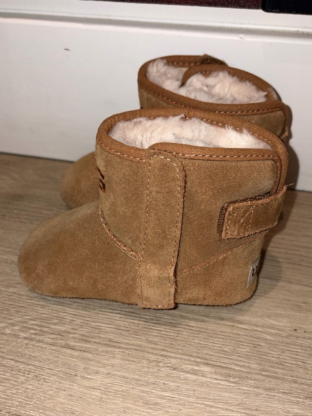UGG Baby Jesse II Suede Bootie in the "Chestnut" colorway size 4/5 - Picture 6 of 7
